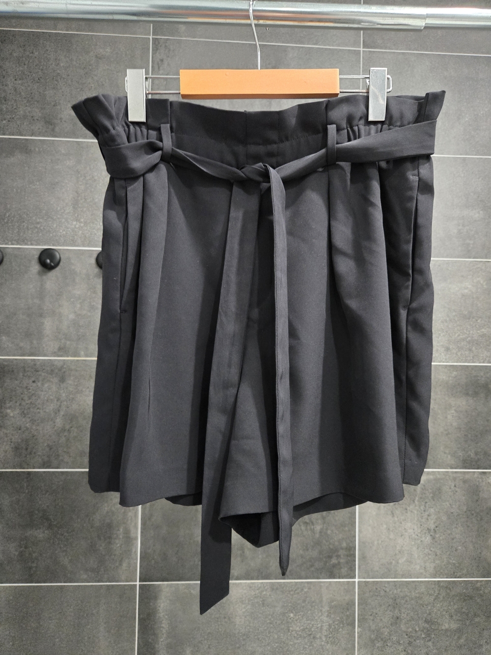 Uniqlo High-Waist Black Paperbag Tie-Waist Women's Shorts